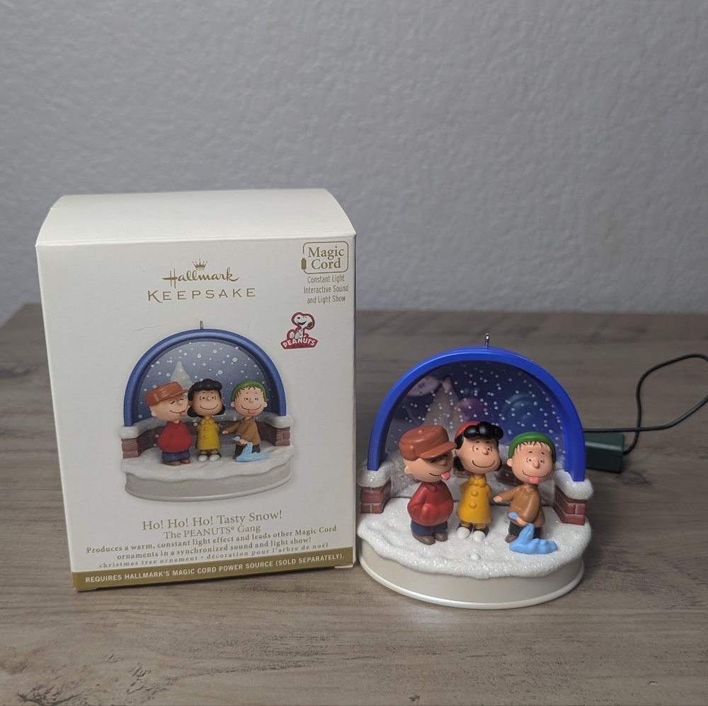 2011 Hallmark Keepsake Ho! Ho! Ho! Tasty Snow! The Peanuts Gang
